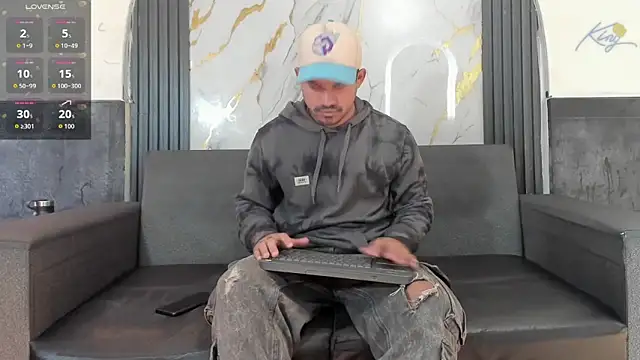 Snapshot of Latins_on_fire chatting on May 20, 11:16 am Latins on fire online show from May 20, 11:16 am