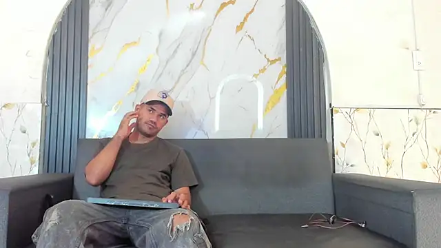 Snapshot of Latins_on_fire chatting on June 1, 12:18 pm Latins on fire online show from June 1, 12:18 pm