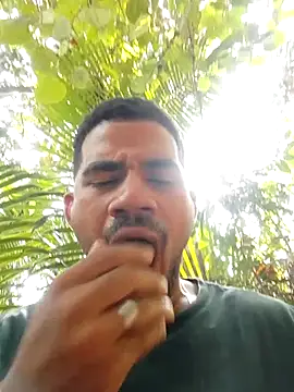 Snapshot of Latins_on_fire chatting on July 8, 7:18 pm Latins on fire online show from July 8, 7:18 pm