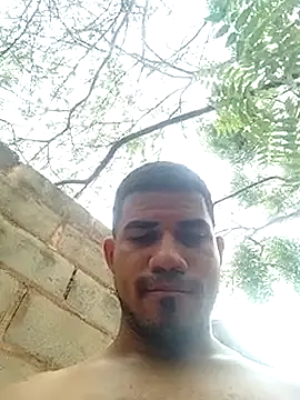Snapshot of Latins_on_fire chatting on July 25, 9:56 pm Latins on fire online show from July 25, 9:56 pm