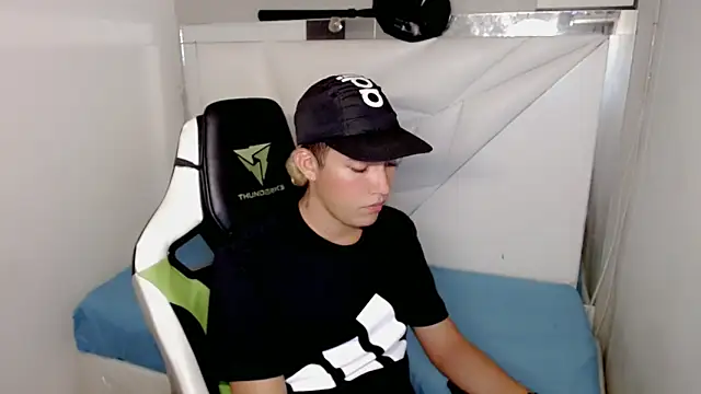 Street poemm  online show from March 5, 4:19 am