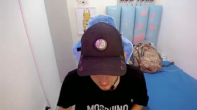 Snapshot of Houston_bby_ chatting on February 27, 8:42 pm Houston bby online show from February 27, 8:42 pm