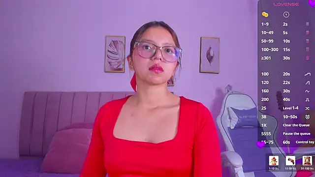 Zoow bluussh online show from April 8, 12:05 pm