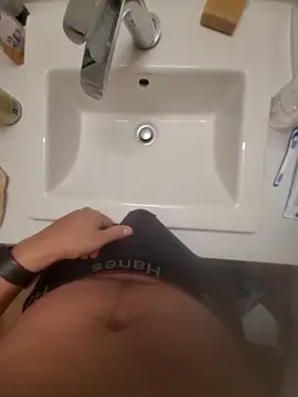 Snapshot of Bouncywarrior chatting on February 26, 3:49 am Bouncywarrior online show from February 26, 3:49 am