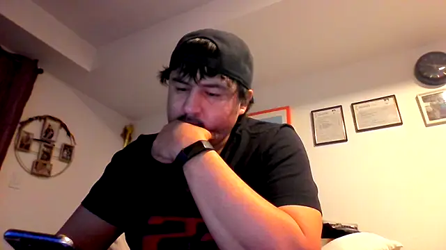 Snapshot of Bouncywarrior chatting on February 27, 3:17 am Bouncywarrior online show from February 27, 3:17 am