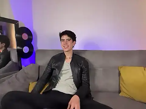 Snapshot of Stolas_ying chatting on March 5, 9:11 pm Stolas ying online show from March 5, 9:11 pm