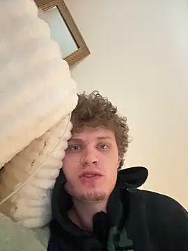 Snapshot of PAPITRVN chatting on February 23, 12:30 am PAPITRVN online show from February 23, 12:30 am