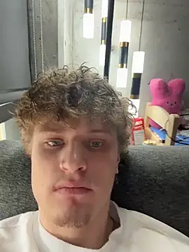 Snapshot of PAPITRVN chatting on March 2, 11:11 pm PAPITRVN online show from March 2, 11:11 pm