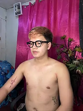 Snapshot of urbigcutienasio chatting on August 3, 3:05 pm urbigcutienasio online show from August 3, 3:05 pm