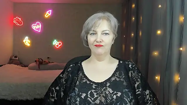 Mary-Leee online show from April 18, 3:32 am