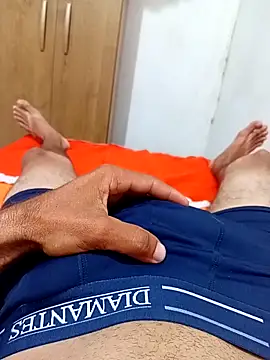 Snapshot of erotil_1 chatting on February 28, 9:32 am erotil 1 online show from February 28, 9:32 am