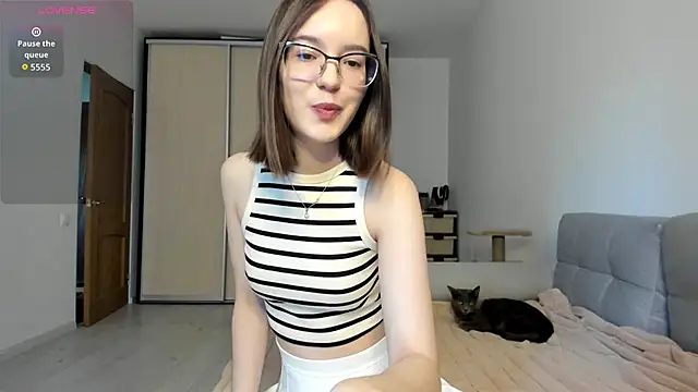 Elli Lane online show from May 16, 5:26 am