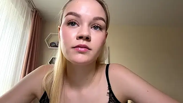 MiaCashe online show from May 27, 12:13 pm