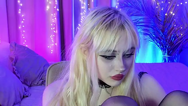 Snapshot of rraffaellka chatting on June 18, 9:41 pm rraffaellka online show from June 18, 9:41 pm