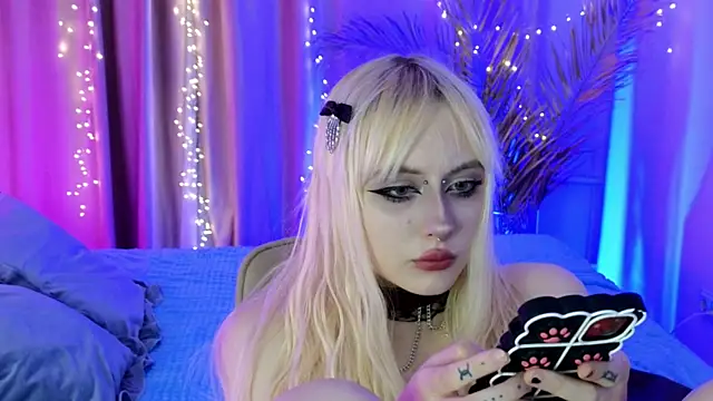 Snapshot of rraffaellka chatting on June 20, 9:17 pm rraffaellka online show from June 20, 9:17 pm