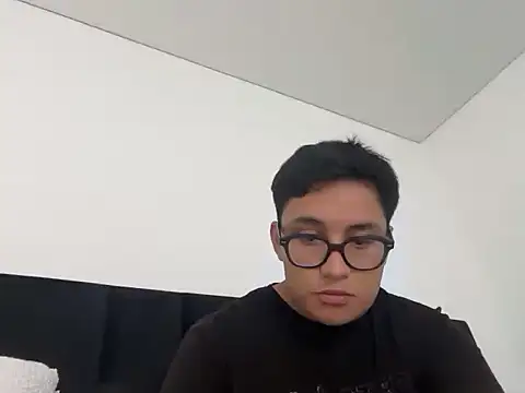 Snapshot of enzo_13 chatting on February 23, 9:45 pm enzo 13 online show from February 23, 9:45 pm