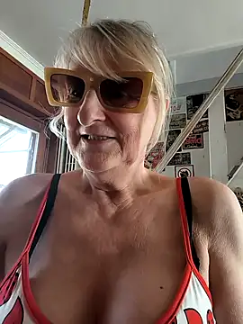 Heidiblueeyes online show from March 9, 11:47 am