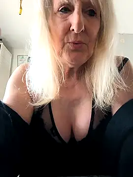 Heidiblueeyes online show from March 31, 1:44 pm