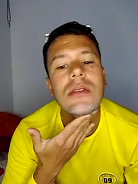 Snapshot of Ferrandiz23 chatting on February 24, 9:13 pm Ferrandiz23 online show from February 24, 9:13 pm