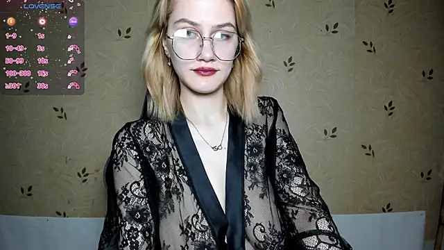 NicoleDaviss online show from July 4, 7:20 pm