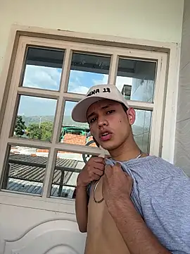 Snapshot of HarryGaze chatting on February 28, 1:45 pm HarryGaze online show from February 28, 1:45 pm