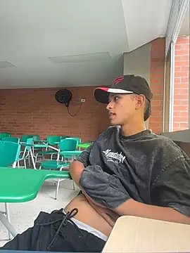 HarryGaze online show from April 15, 1:18 pm