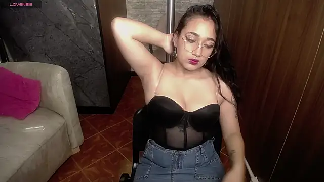 Aura cute  online show from March 5, 3:46 am