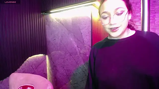 Aura cute  online show from April 9, 3:39 am