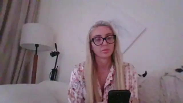 kinkykara25 online show from April 12, 2:49 am