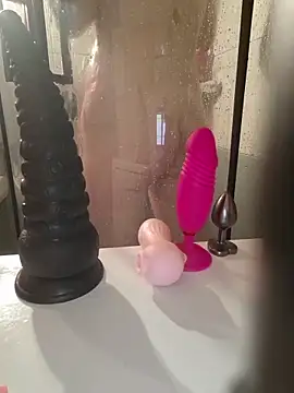 Snapshot of milffa chatting on April 13, 10:59 pm milffa online show from April 13, 10:59 pm