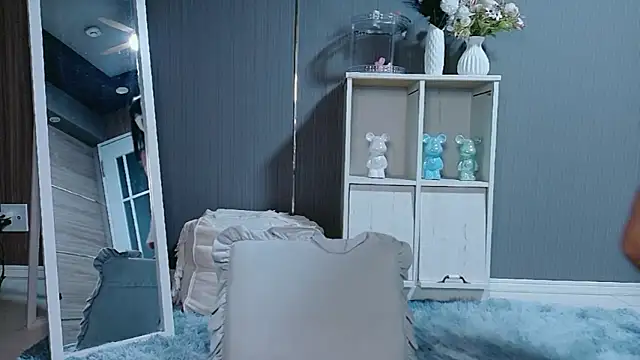 Remi-chan online show from March 17, 5:44 am