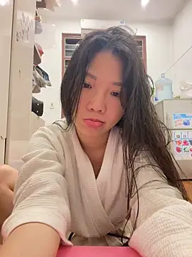 Snapshot of Miumieu2 chatting on February 24, 2:04 pm Miumieu2 online show from February 24, 2:04 pm