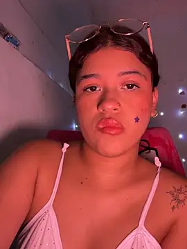 Snapshot of _RouseXLove chatting on February 27, 1:11 pm RouseXLove online show from February 27, 1:11 pm