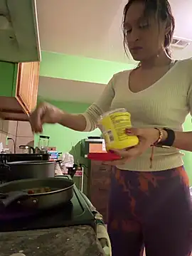 Snapshot of celenia chatting on February 27, 7:03 pm celenia online show from February 27, 7:03 pm