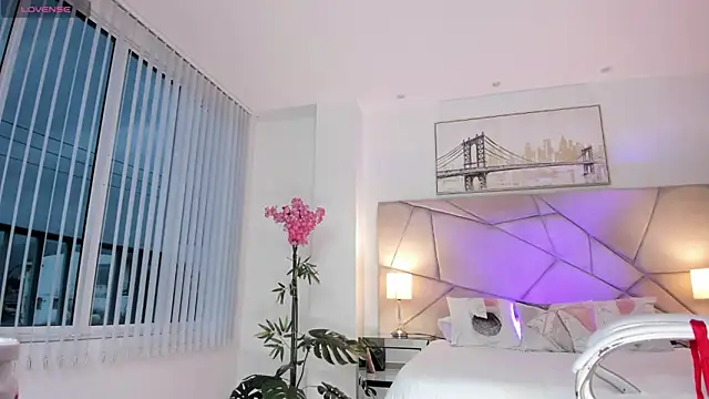 Snapshot of michelle_Delacour chatting on March 2, 9:43 pm michelle Delacour online show from March 2, 9:43 pm