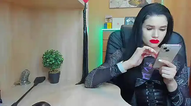 Snapshot of KristiTopxx chatting on December 4, 10:30 pm KristiTopxx online show from December 4, 10:30 pm