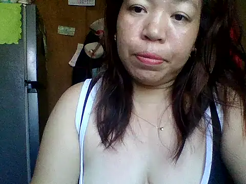 Snapshot of sweet_lhyn chatting on June 16, 4:37 am sweet lhyn online show from June 16, 4:37 am