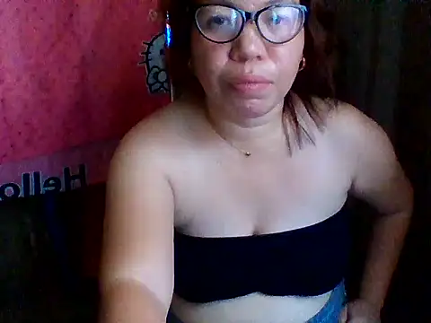 Snapshot of sweet_lhyn chatting on July 13, 4:48 am sweet lhyn online show from July 13, 4:48 am