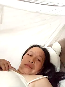 heesuu11 online show from March 30, 5:25 pm