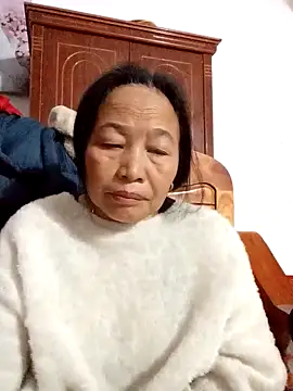 heesuu11 online show from April 2, 11:02 pm