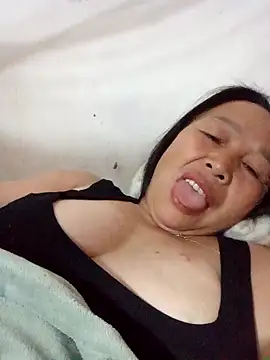 heesuu11 online show from April 6, 5:03 pm