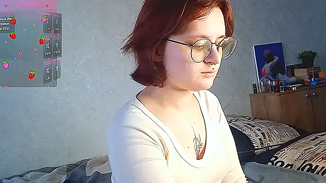 LouiseDew online show from March 3, 2:28 am