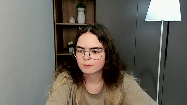 Snapshot of MyrlZangger chatting on February 25, 8:35 am MyrlZangger online show from February 25, 8:35 am