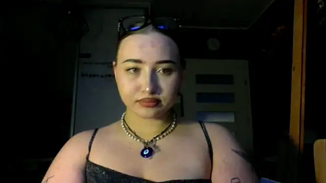 Snapshot of AriaWet chatting on July 1, 7:24 pm AriaWet online show from July 1, 7:24 pm