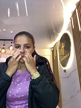 Snapshot of samira-grey chatting on March 3, 1:17 pm samira-grey online show from March 3, 1:17 pm