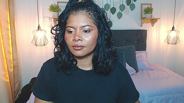 Snapshot of Emma_hassani chatting on March 3, 2:34 pm Emma hassani online show from March 3, 2:34 pm