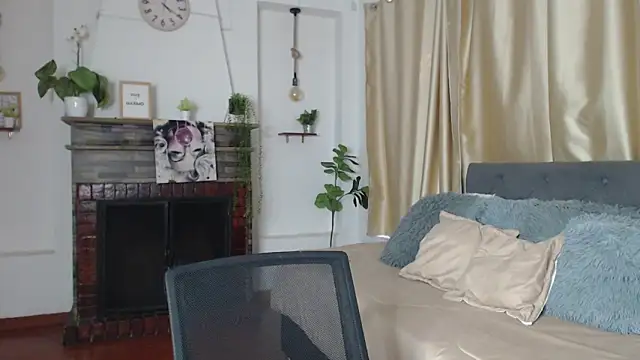 Emma hassani online show from June 17, 1:23 pm