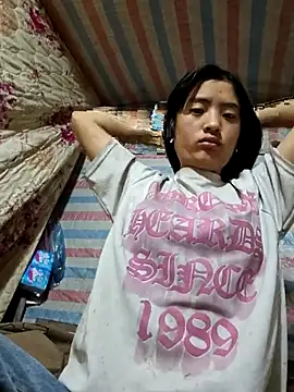 Snapshot of Lala-labu chatting on February 27, 1:05 am Lala-labu online show from February 27, 1:05 am