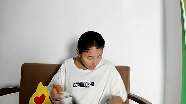TatyGomez  online show from June 29, 4:19 am