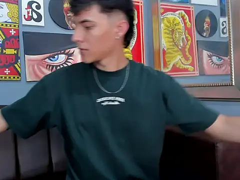 Snapshot of AronTawers chatting on February 27, 9:04 pm AronTawers online show from February 27, 9:04 pm